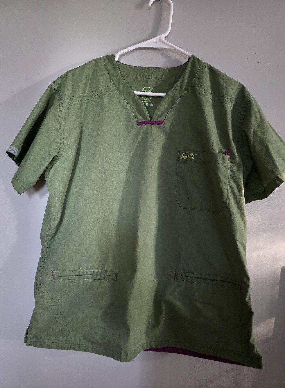 Iguana Med Scrub Top